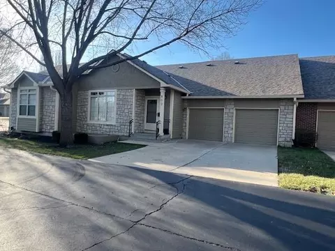 15732 S Sunset Dr #800, Olathe, KS 66062