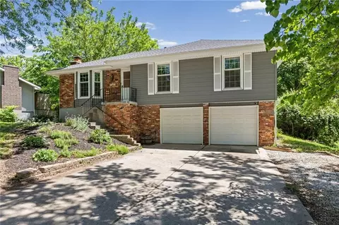 1808 SE Manor Pl, Blue Springs, MO 64014