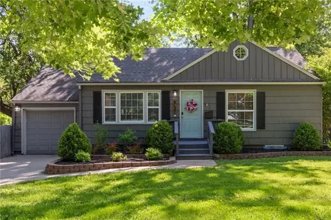 6739 Roe Ave, Prairie Village, KS 66208