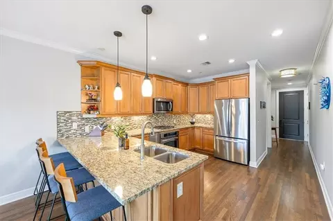 10511 Mission Rd #203A, Leawood, KS 66206