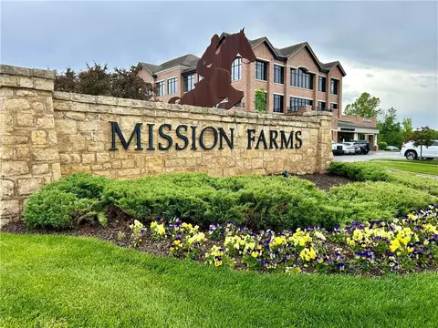 10511 Mission Rd #203A, Leawood, KS 66206