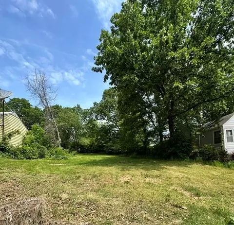 5116 E 40th St, Kansas City, MO 64130