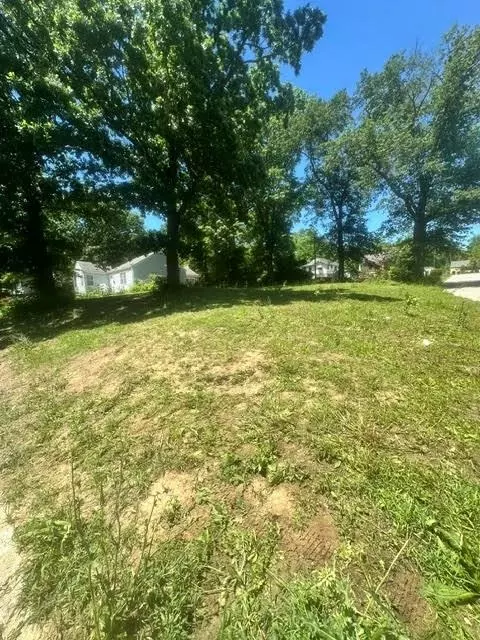 5116 E 40th St, Kansas City, MO 64130