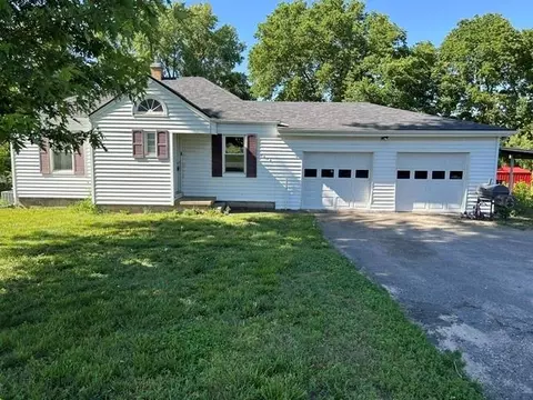 3434 SE 2nd St, Topeka, KS 66607