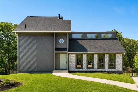413 S Brittany Dr, Olathe, KS 66061