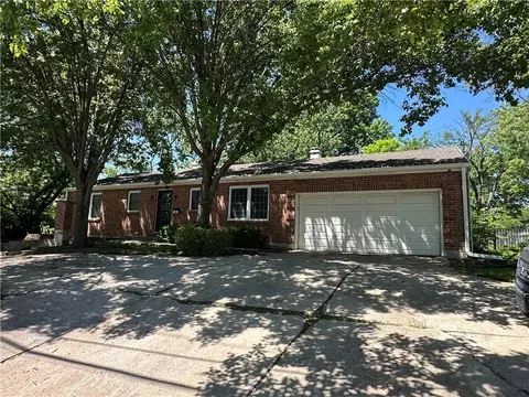 8308 State Line Rd, Leawood, KS 66206