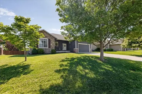 622 N Wren Dr, Lawrence, KS 66049