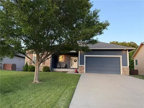 622 N Wren Dr, Lawrence, KS 66049