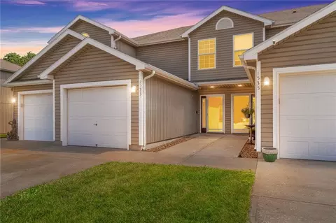 1533 SW Shelby Ct, Lees Summit, MO 64081