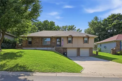 16512 Spring Valley Rd, Belton, MO 64012
