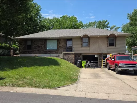 16512 Spring Valley Rd, Belton, MO 64012