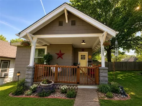1007 Grand Ave, Leavenworth, KS 66048