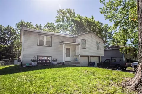 1705 SE High Dr, Oak Grove, MO 64075