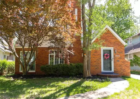 1909 Lovers Ln, Saint Joseph, MO 64505
