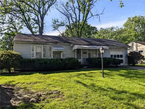 3016 Porter Rd, Independence, MO 64055 photo 2