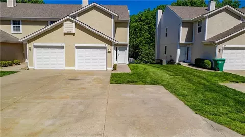 4612 NE Whispering Winds D Dr, Lees Summit, MO 64064