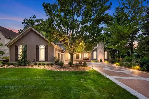 5226 Mercier St, Kansas City, MO 64112