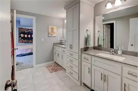 Bath - 415 E 166th Ct, Belton, MO 64012 photo 7 of 8
