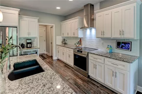 Kitchen - 415 E 166th Ct, Belton, MO 64012 photo 6 of 8