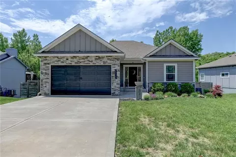 Exterior - 415 E 166th Ct, Belton, MO 64012 photo 4 of 15