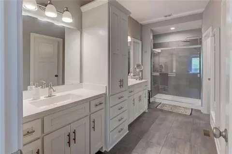 Bath - 415 E 166th Ct, Belton, MO 64012 photo 1 of 8