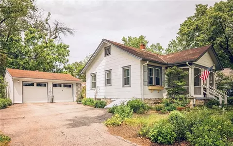 4802 Neosho Ln, Roeland Park, KS 66205