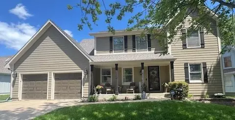 12471 S Ortega Dr, Olathe, KS 66062