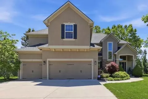 1413 NE Kenwood Cir, Lees Summit, MO 64064