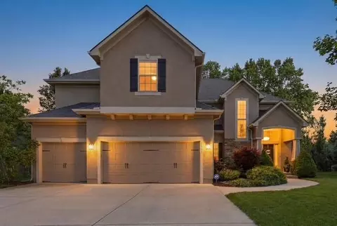1413 NE Kenwood Cir, Lees Summit, MO 64064