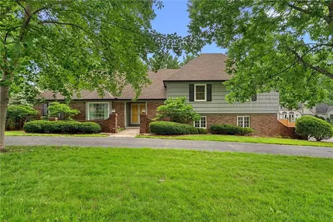 5400 W 84th Ter, Prairie Village, KS 66207