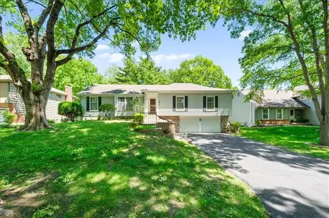 9947 Ballentine St, Overland Park, KS 66214