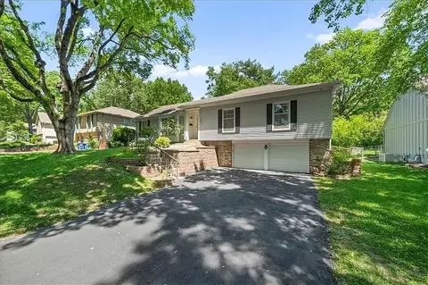 9947 Ballentine St, Overland Park, KS 66214