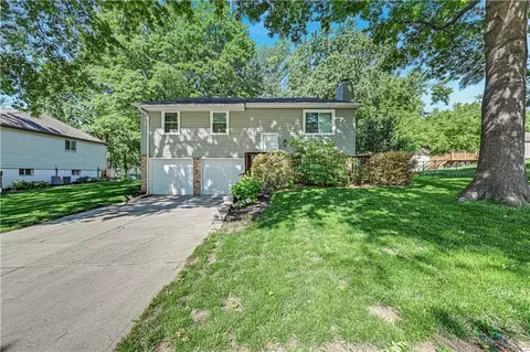12908 S Brougham Dr, Olathe, KS 66062