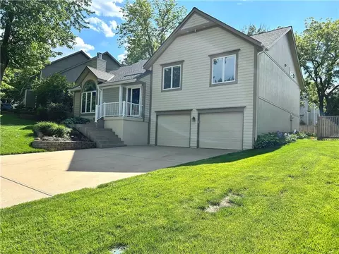 13206 S Foxridge Dr, Olathe, KS 66062