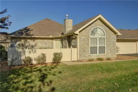 6024 NE Kensington Ct, Lees Summit, MO 64064