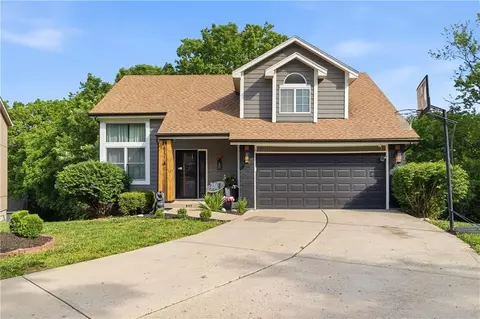 817 NW Golden Ct, Blue Springs, MO 64015