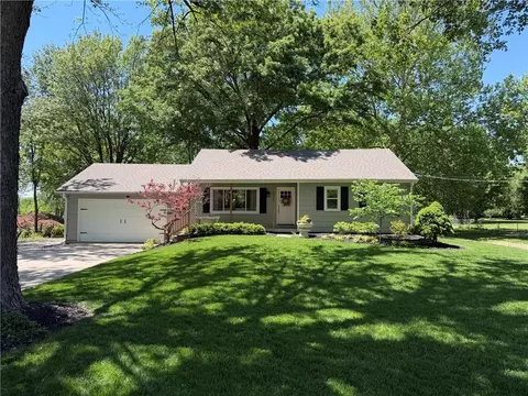 19734 Foster St, Stilwell, KS 66085