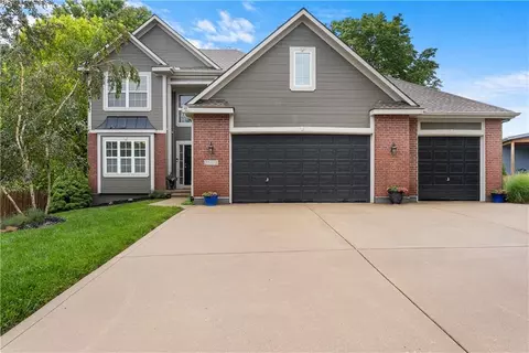 2508 SW Blazing Star Pl, Lees Summit, MO 64081