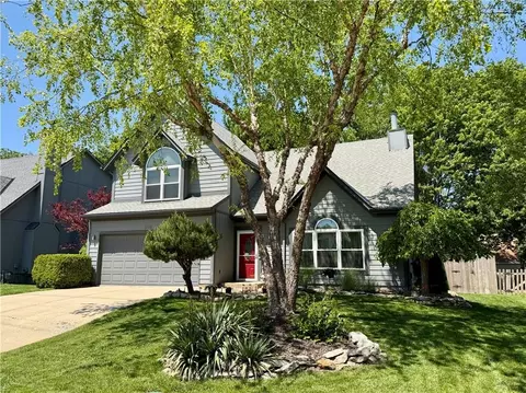 1328 E 154th Ter, Olathe, KS 66062