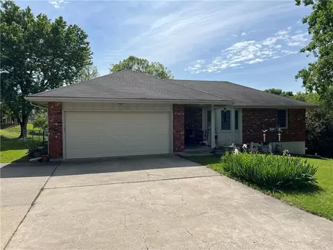 5909 N Broadway Ave, Gladstone, MO 64118