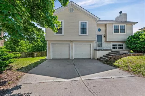 1904 Quail Ridge Dr, Liberty, MO 64068