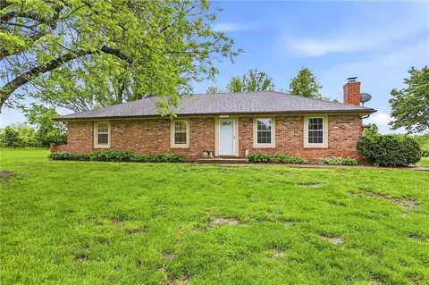 33701 E 275th St, Garden City, MO 64747