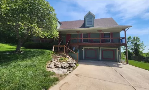 3305 S Sioux Ct, Independence, MO 64057