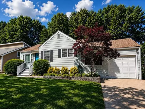 5239 Outlook St, Mission, KS 66202
