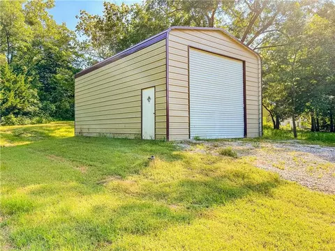 262 W Sugar Lake Dr, Mound City, KS 66056