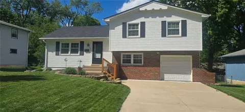 6400 W 73rd Ter, Overland Park, KS 66204