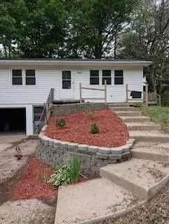 3603 Karnes Rd, Saint Joseph, MO 64506