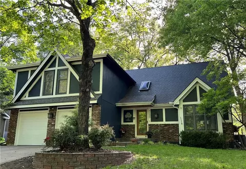 7130 N Woodland Ave, Gladstone, MO 64118