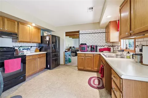 Kitchen - 4 Skyline Dr, Adrian, MO 64720 photo 3 of 5