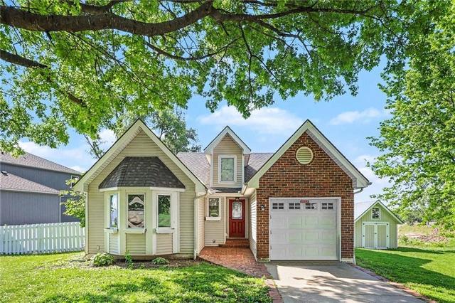 105 Sixth St, Smithville, MO 64089